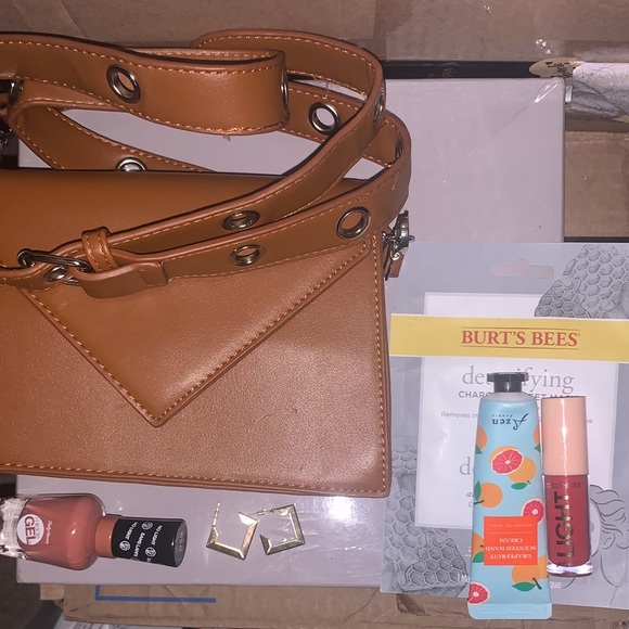 Brown Leather Crossbody Bag and beauty bundle 6 pcs - Picture 4 of 7